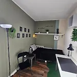 Den Haus Homestay *