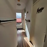 Den Haus *