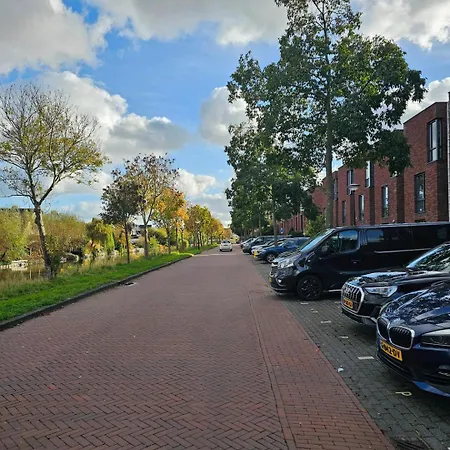 Den Haus Habitación en casa particular *