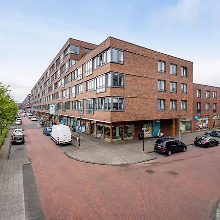 Privatunterkunft Den Haus *