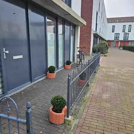 Den Haus Privatunterkunft *