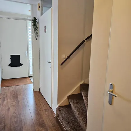 Privatunterkunft Den Haus *