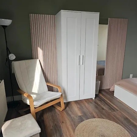 Den Haus Ubytování v soukromí Haag