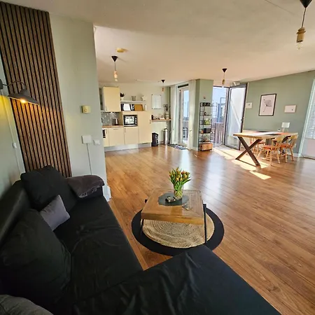 Privatunterkunft Den Haus