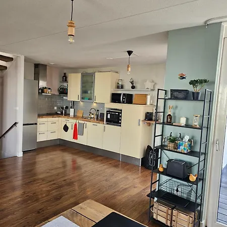 Privatunterkunft Den Haus *